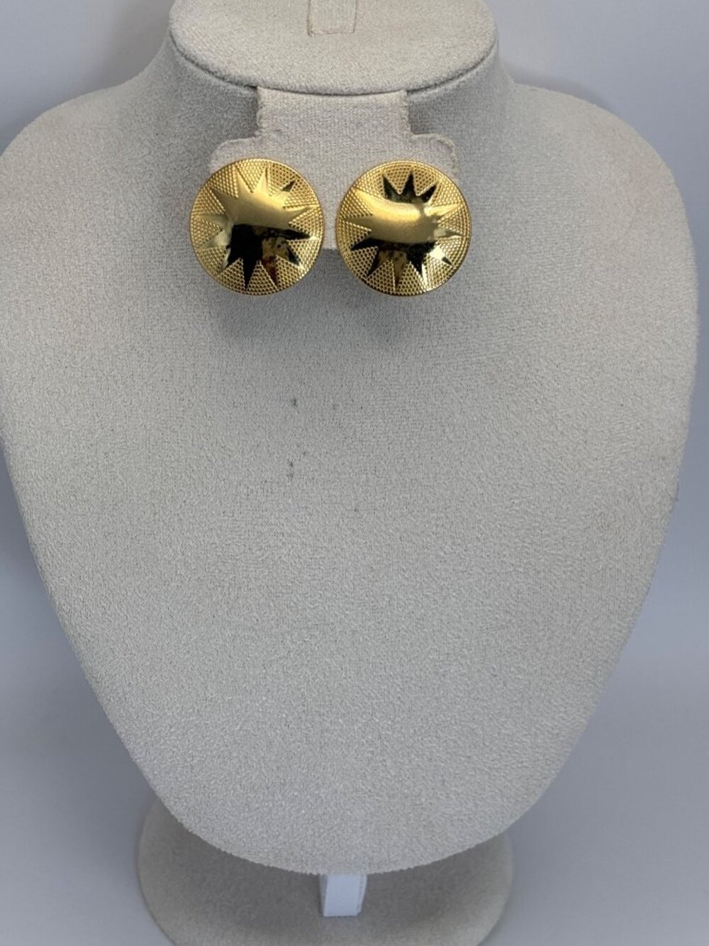 Vintage Gold Tone Starburst Etched Round Disc Pierced Earrings